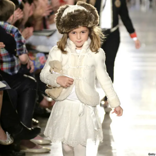 बच्चों का फ़ैशन शो, साक्षरता के लिए समर्थन, न्यूयार्क सिटी,