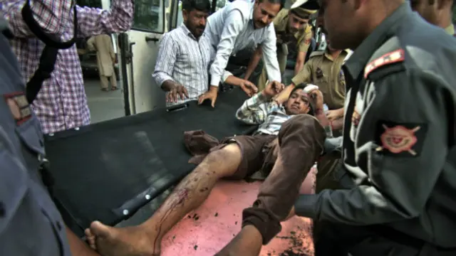 امدادی کارروائی میں ہندوستانی فضائیہ کی امداد طلب کی گئی ہے اور زخمیوں کو جموں کے ہسپتال میں داخل کیا گيا ہے