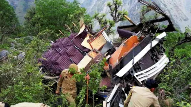 කාශ්මීරයේ සිදු වූ තවත් බස් රථ අනතුරක්