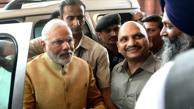 नरेंद्र मोदी