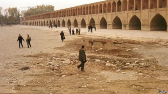 رفع معضل کمبود منابع آب برای به اجرا گذاشتن برنامه رشد جمعیت ضرورت دارد