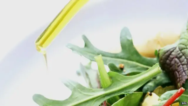 जैतून का तेल और सलाद