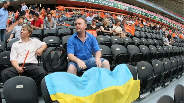 Не обошлось и без национальной атрибутики.