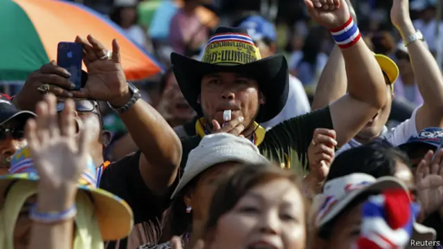 قال الجيش إنه أعلن الأحكام العرفية لفرض الأمن والاستقرار