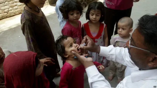 ڈاکٹر کوچی کا کہنا ہے کہ اس نقل مکانی کی وجہ سے اچھی خبر یہ ہے کہ اب ان علاقوں کے بچے پناہ گزین کیمپوں میں دستیاب ہیں جہاں انھیں پولیو سے نجات کا ٹیکہ لگایا جا رہا ہے