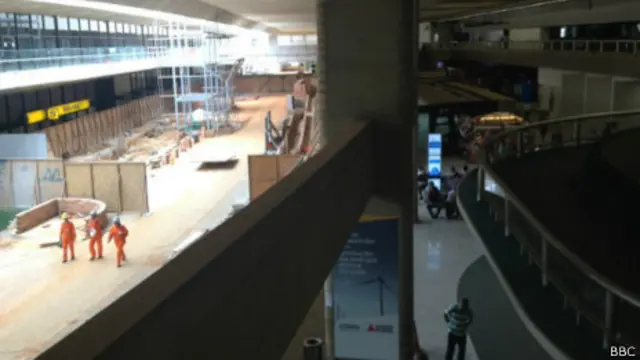Obras no aeroporto de Confins, em Belo Horizonte / Crédito da foto: BBC Brasil