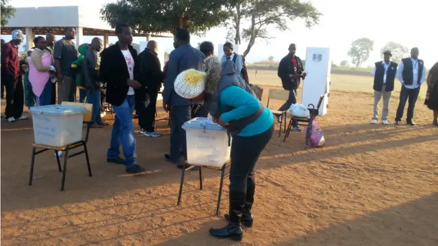 Hali hiyo ilisababisha baadhi ya wapiga kura kuwa na hasira na hata kusababisha vurugu 