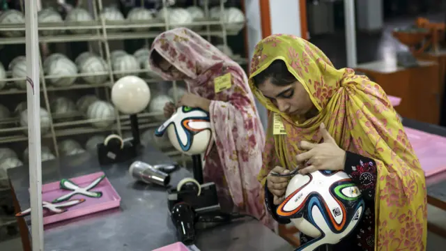 ماضی میں بھی پاکستان کے تیار کردہ فٹ بال عالمی مقابلوں میں استعمال ہو چکے ہیں۔