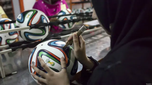 کئی فیکٹریوں میں حالت کار بہت بہتر ہوئے ہیں اور اکثر صنعت کاروں نے رضاکارانہ طور پر بغیر سرکاری معاونت کے بین الاقوامی معیار حاصل کر لیے ہیں۔