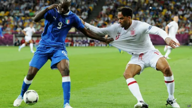 Di Piala Eropa 2012, Italia berhasil mengalahkan Inggris di perempat final.