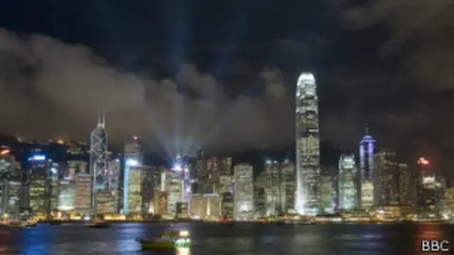 中国国务院关于香港一国两制的白皮书引起争议。