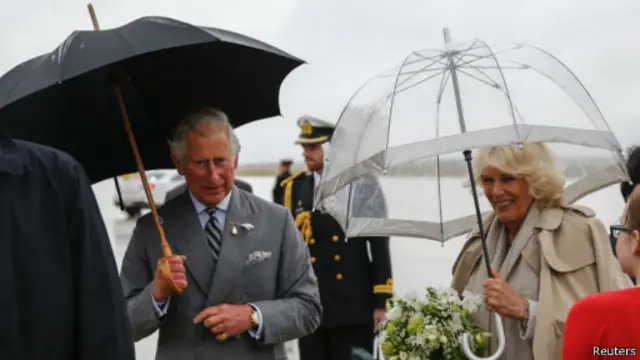 У прес-службі принца Чарльза журналістам Daily Mail відповіли, що вони не будуть коментувати приватну розмову принца