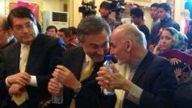 داوود سلطان زوی نامزد دور اول ریاست که جایگاه هفتم را در انتخابات دور اول گرفت به تیم اشرف غنی احمدزی پیوست