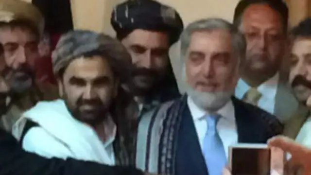 جمیل کرزی پسر عموی حامدکرزی رئیس جمهوری حمایت خود را از عبدالله عبدالله اعلام کرد