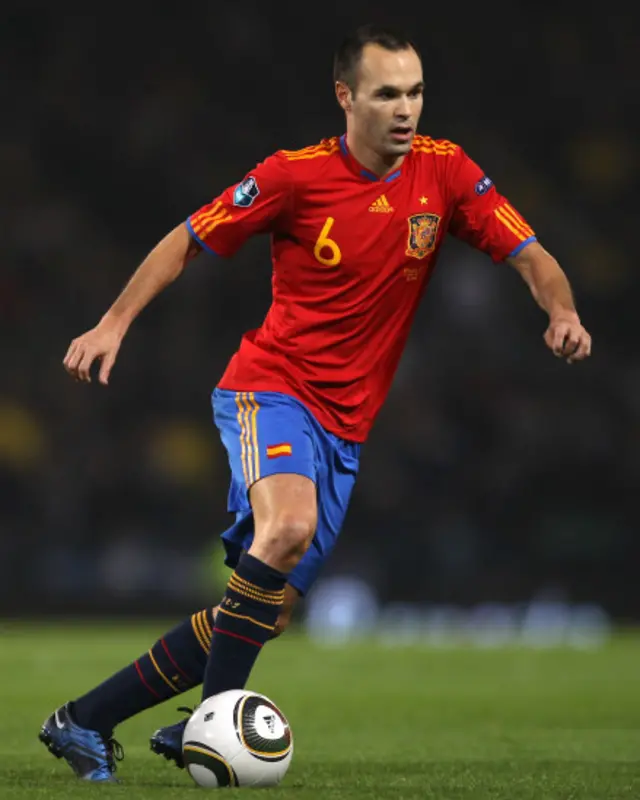 دو ہزار دس فٹ بال کپ میں آندرے انیسٹا نے فیصلہ کن گول کر کے سپین کو کامیابی دلائی تھی۔انیسٹا اب بھی سپین کے مرکزی کھلاڑی ہیں۔