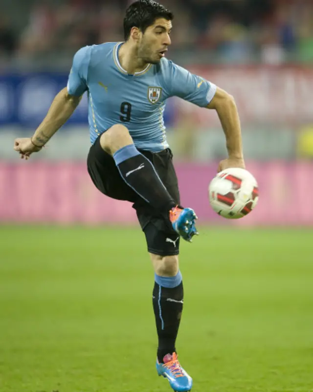 لاطینی امریکہ کا ملک یوروگوائے دو بار عالمی چیمپیئن رہ چکا ہے۔ انگلش پریمئیر لیگ میں کامیابی کے جھنڈے گاڑنے والے لیوس سواریز یوروگوائے کی کامیابی میں اہم کردار ادا کر سکتے ہیں۔ 