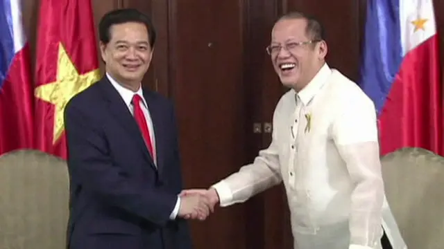 Thủ tướng Nguyễn Tấn Dũng hội kiến Tổng thống Benigno Aquino ở Manila