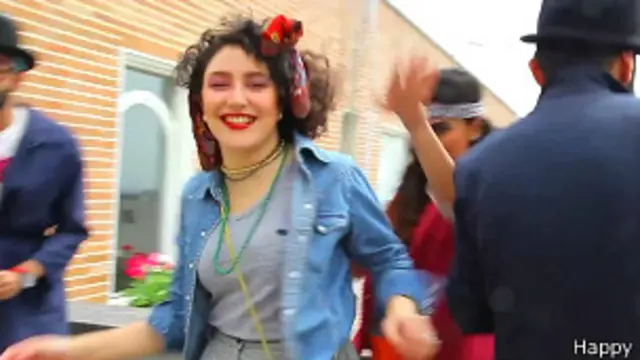 फेरेल विलियम्स के गीत 'हैप्पी'