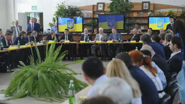 круглый стол