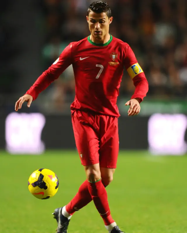 پرتگال کے کرسٹیانو رونالڈو دنیا کے بہترین کھلاڑیوں میں سے ایک ہیں۔ پرتگال کی ٹیم کی جیت کا دار و مداد رونالڈو پر ہوگا۔