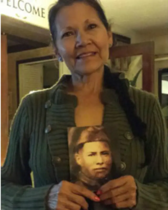 Familiar de uno de los veteranos choctaw