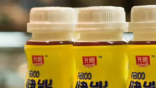 光明乳業產品上的光明集團標誌（資料圖片）