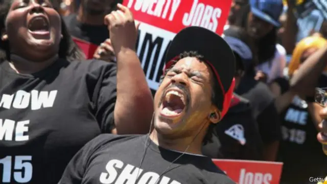 Tempat protes berpindah setelah McDonalds mengosongkan markasnya. 