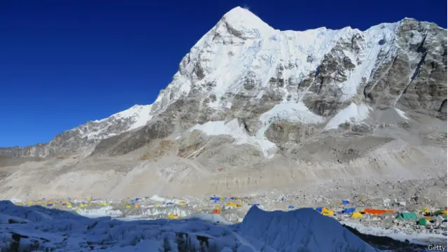 قوانین کے تحت ہر کوہ پیما کو بیس کمپ واپسی پر 8 کلو کوڑا واپس لانا ہوتا ہے 