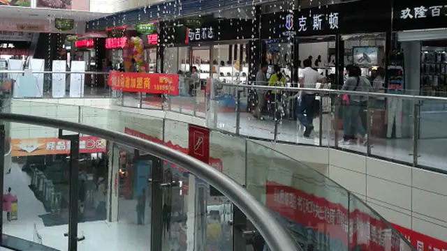 Де Ванг савдо марказининг ички кўриниши.