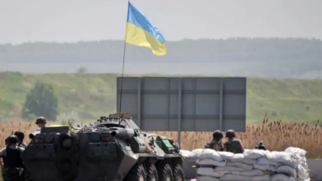 المسلحون الموالون لروسيا لا يزالون يتناوشون مع القوات الأوكرانية منذ أسابيع.