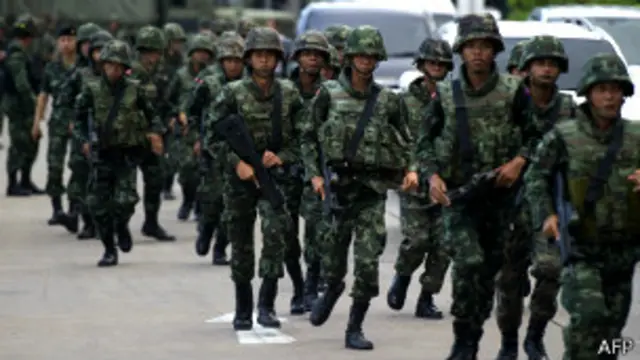 ملک کے عبوری وزیر اعظم کے چیف سکیورٹی ایڈوائزر کا کہنا تھا کہ فوج کے فیصلے کے بارے میں حکومت کو اعتماد میں نہیں لیا گیا