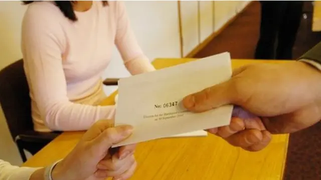 投票在早晨7点到晚上22点之间进行。