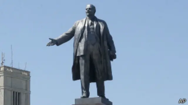 Памятник Ленину в Харькове