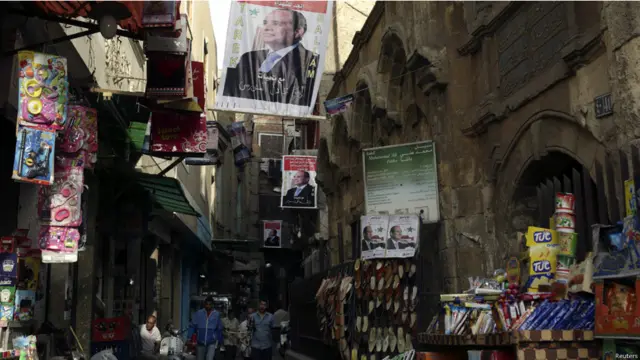 امتلأت شوارع مصر وازقتها بالدعايات الانتخابية.