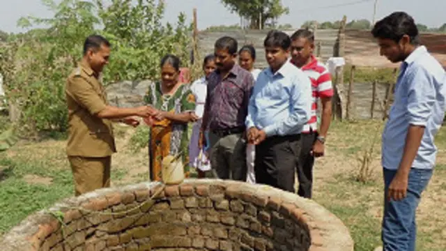 சுகாதார அமைச்சினால் டெங்கு கொசுவை அழிக்கும் மீனினம் வழங்கப்படுகின்றது