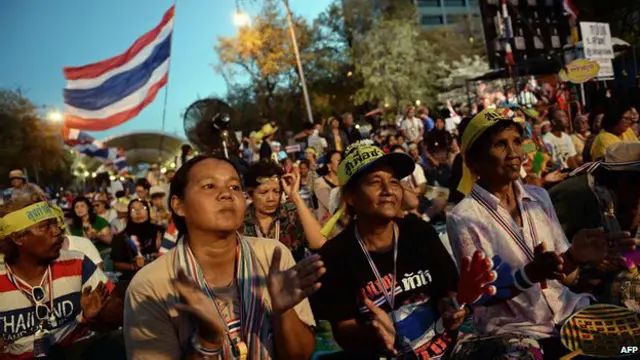 اقدام ارتش موجب رضایت مخالفان دولت شد که از ماه نوامبر در مرکز بانکوک جمع شده و تظاهرات برپا کرده‌اند