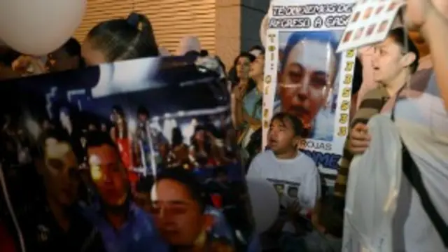 Manifiestan por la desaparición de los 13 jóvenes en el bar Heaven.
