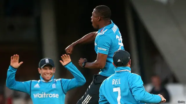 کرس جارڈن نے بلے اور گیند دونوں ہی سے بہترین کھیل پیش کیا