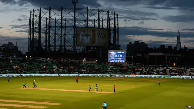 بارش کی وجہ سے میچ دو مرتبہ روکنا پڑا