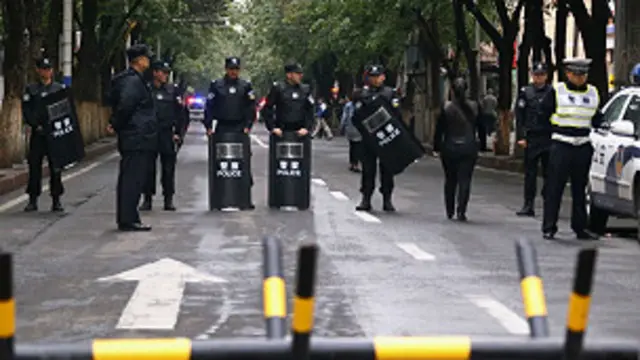 Би-би-си мухбирига кўра, портлаш юз берган жойга йирик сонда хавфсизлик кучлари юборилган