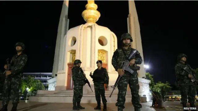 تھائی لینڈ میں فوجی بغاوت کے بعد چھ اعلیٰ فوجی حکام کو ملک چلانے کی ذمہ داری دی گئی ہے