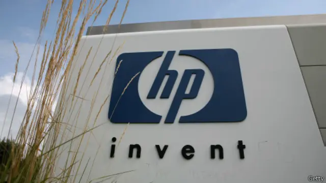 Penjualan komputer HP menurun karena konsumen berpindah ke tablet dan ponsel.