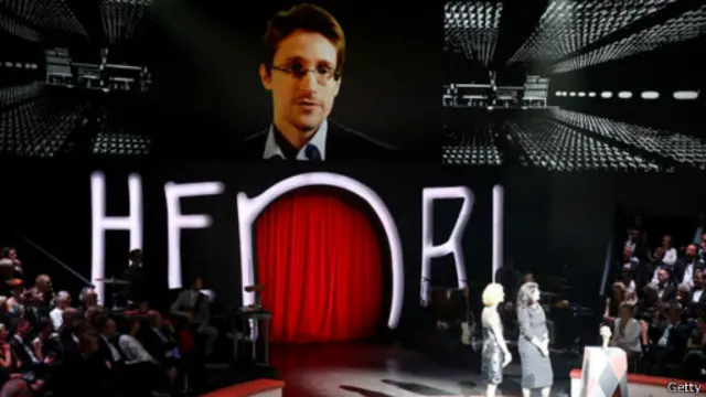 كان تسريبات محلل التكنولوجيا، إدوارد سنودن، هي المحرك الرئيس لسعي إدارة أوباما لاستصدار هذا القانون.