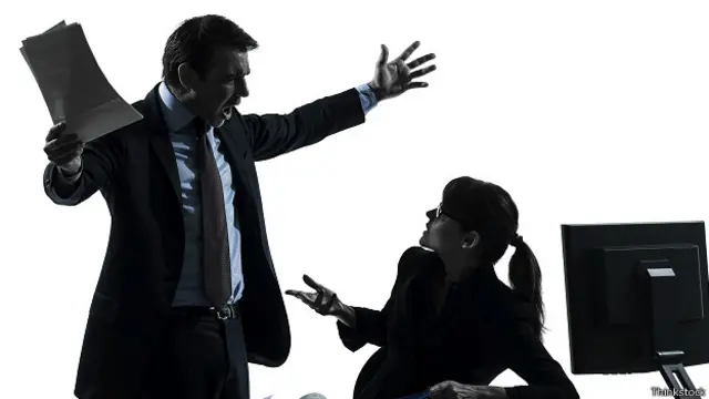 Спорящие мужчина и женщина