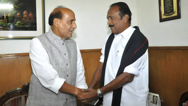 एमडीएमके के प्रमुख वाइको राजनाथ सिंह के साथ