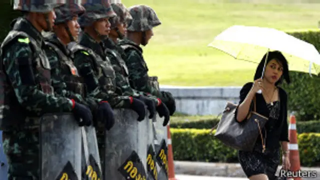 آرمی چیف قریبی ساتھیوں سے ملے اور ان سے کہا کہ انتخابات سے قبل اصلاحات ضروری ہیں