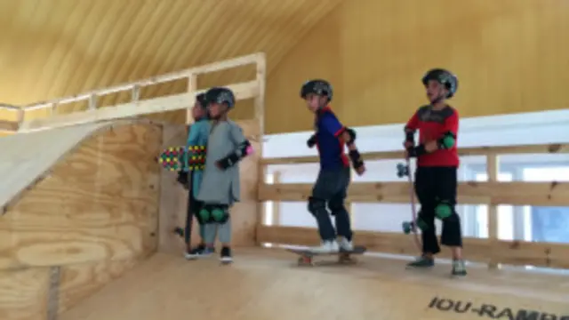 این پارک برای حد اقل ۱۰۰ دختر و پسر، فرصت آموختن سواد و اسکیت سواری فراهم کرده است.