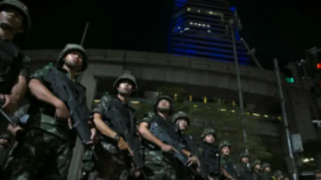 ထိုင်းစစ်တပ်က အာဏာကို ပိုချုပ်ကိုင်လာ