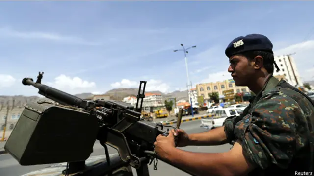 اشتبكت قوات الأمن والجيش لساعات مع المهاجمين