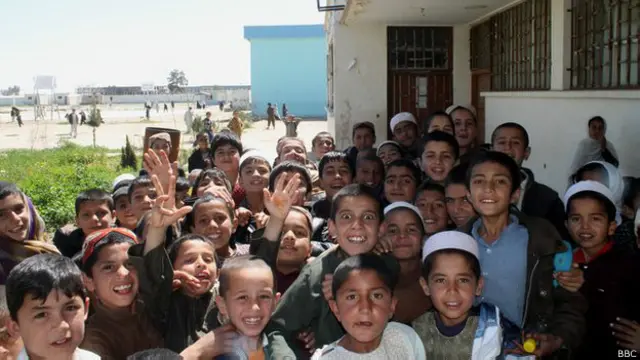 ایک چیز جو اس علاقے میں بدلی ہے وہ یہ کہ لڑکوں اور لڑکیوں کے سکول دوبارہ کھل گئے ہیں